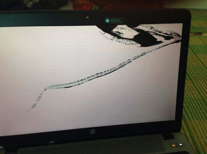 Màn hình laptop bị vỡ, hư hỏng