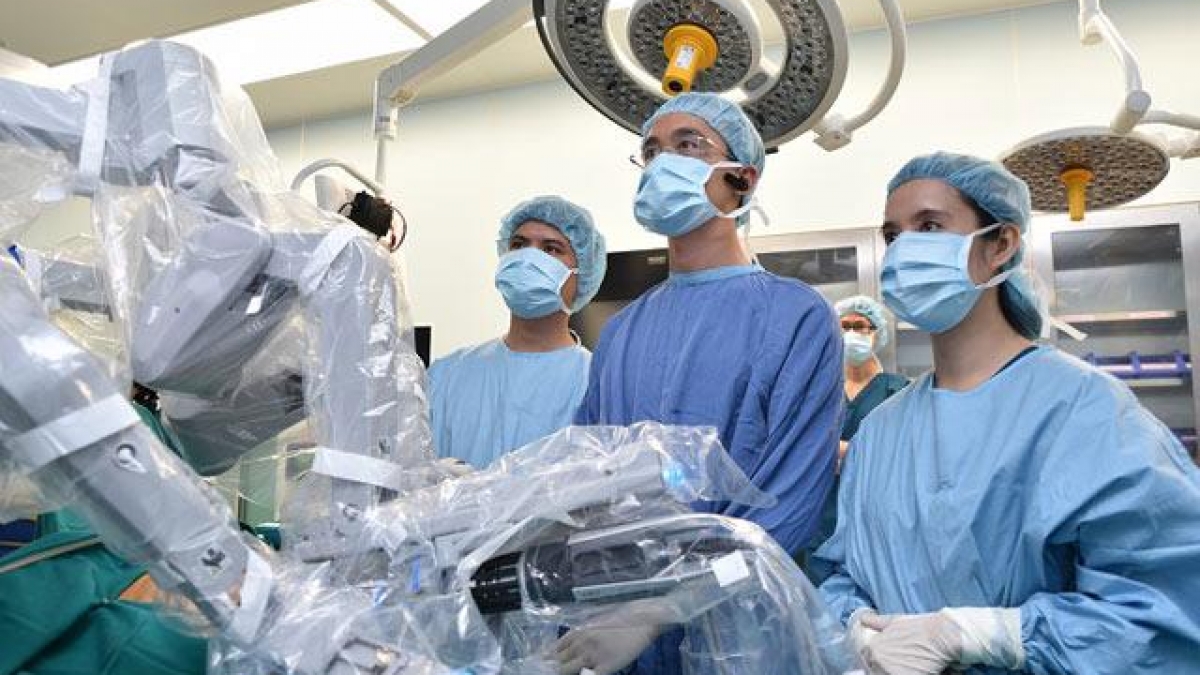 Cuộc phẫu thuật ung thư cổ tử cung bằng Robot Davinci