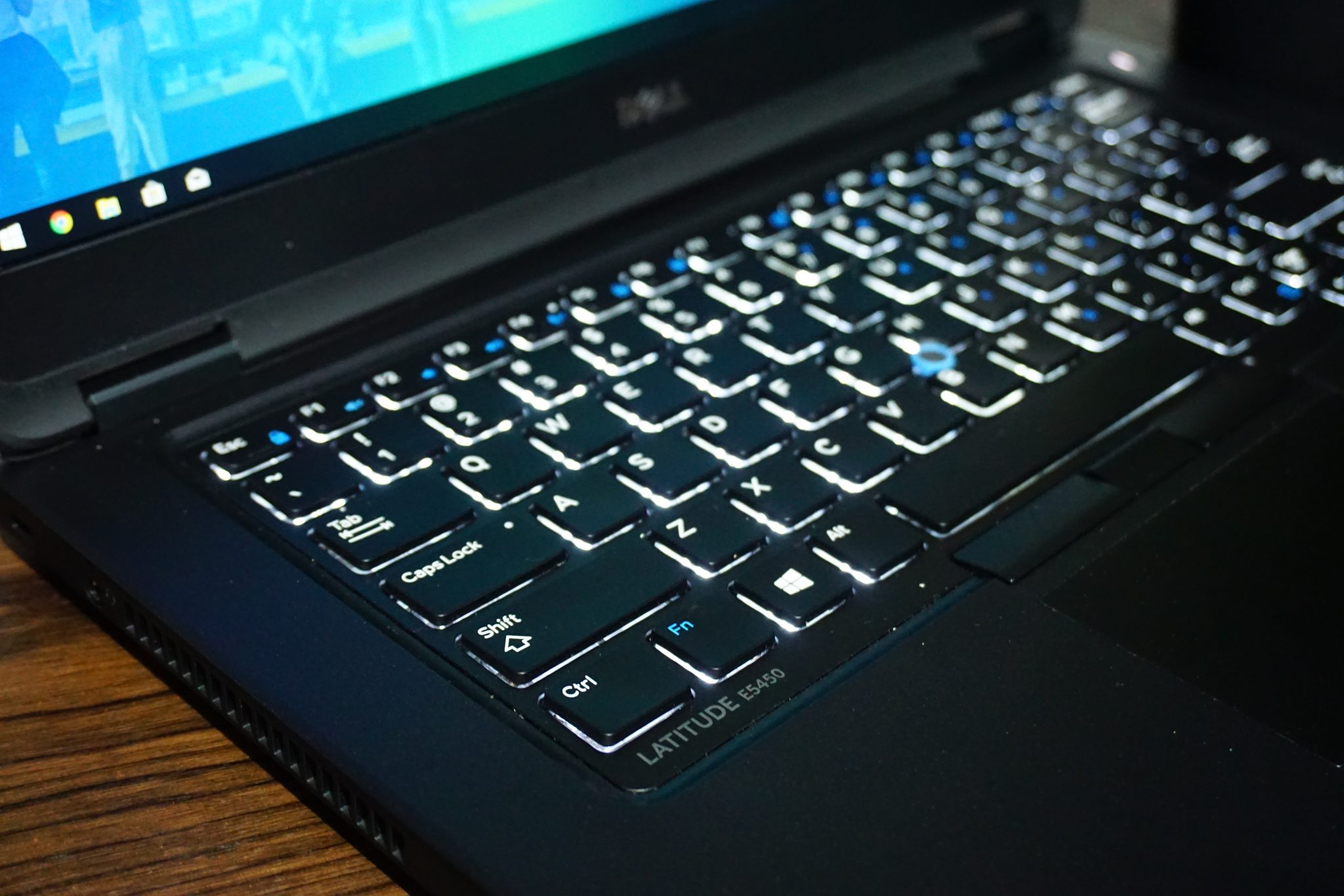 Bật đèn bàn phím laptop cực đơn giản với các thao tác sau