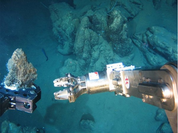 Robot hút bụi dưới biển