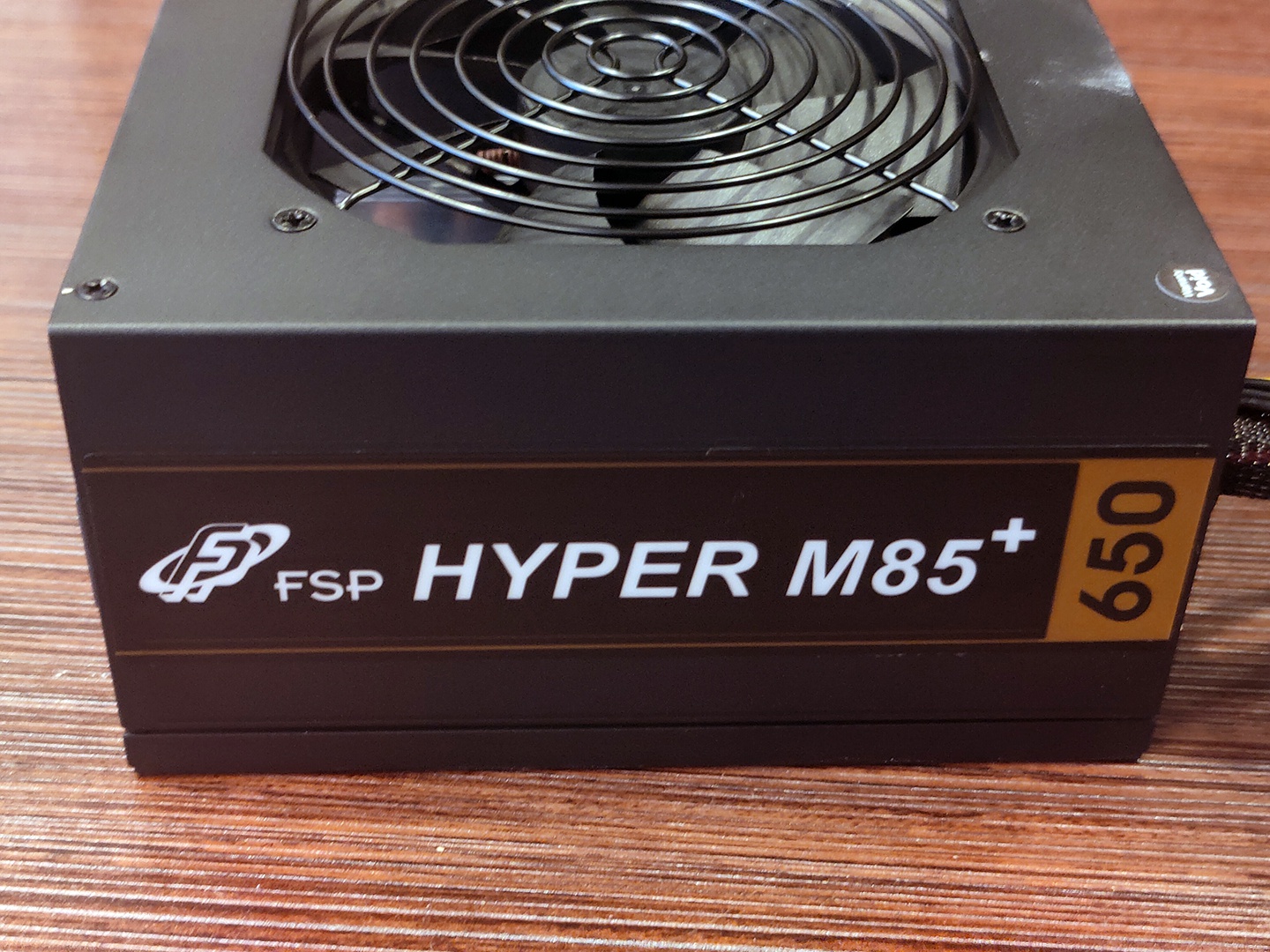 Nguồn máy tính Hyper M85+ HA650M có thiết kế semi-modular